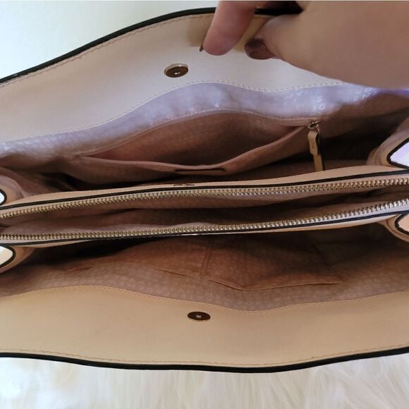 Kate Spade, pink, shoulder bag/ tote. Like new condition. - Picture 4 of 9